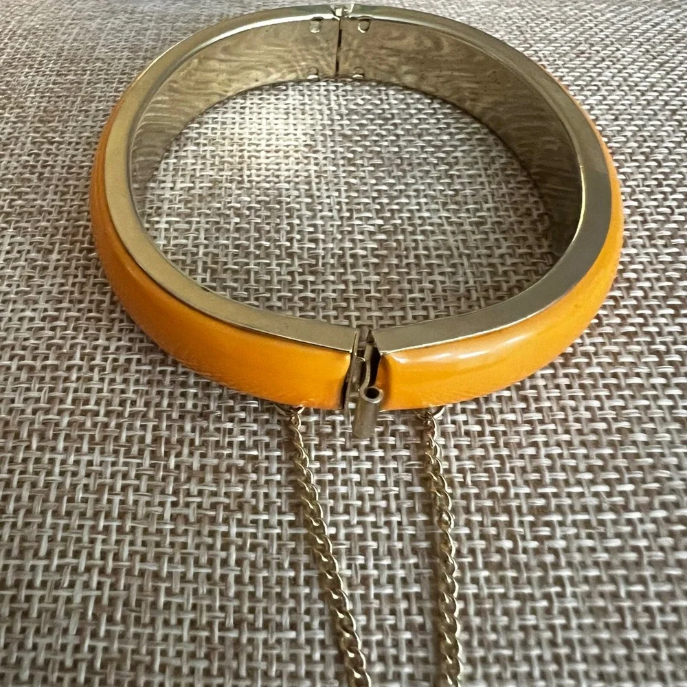 Vintage Orange Enamel Gold Tone Hinged Bangle Bracelet Size 7 Retro Mod